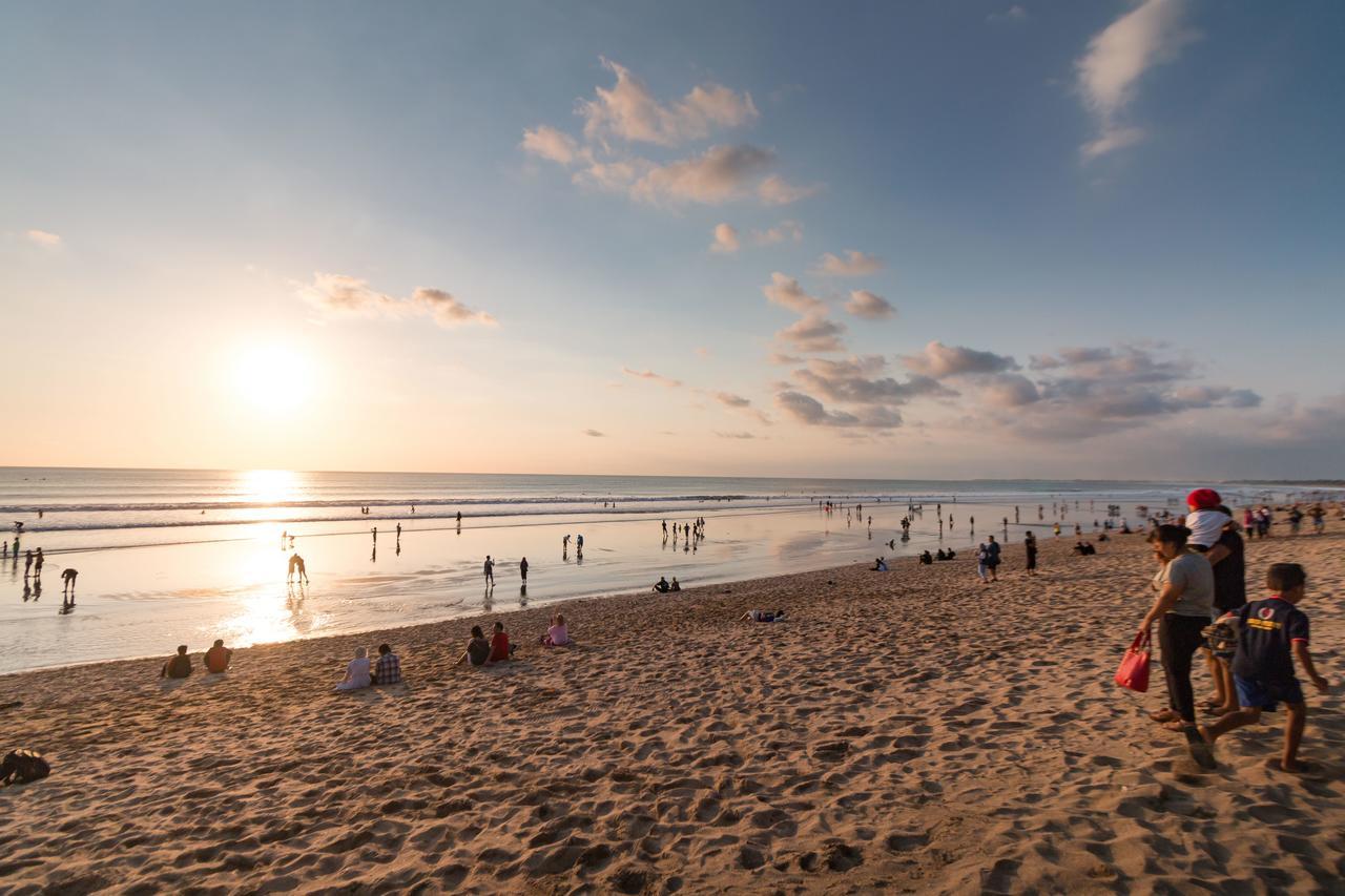 Ab Hotel Kuta By Agata Екстер'єр фото