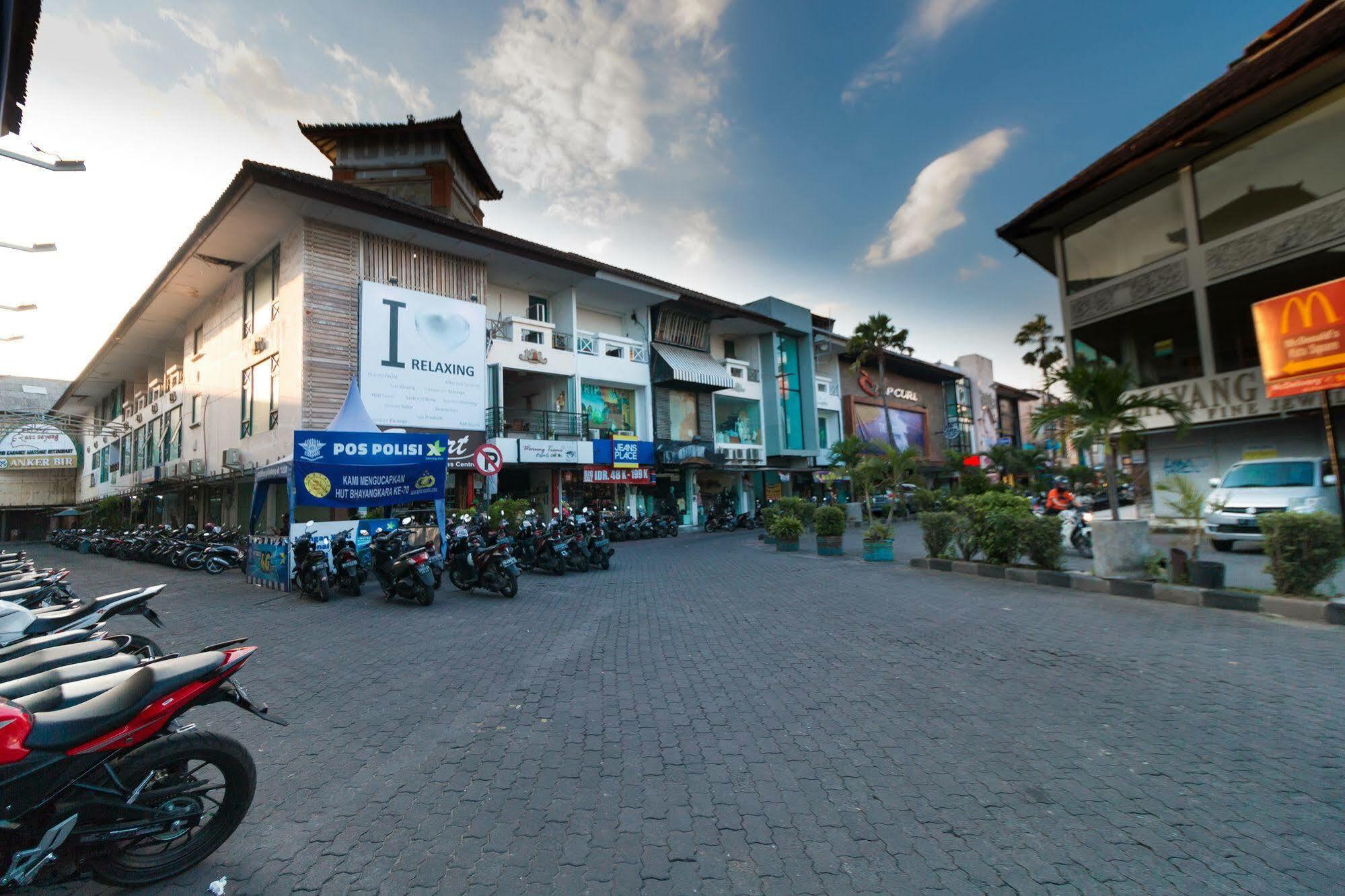 Ab Hotel Kuta By Agata Екстер'єр фото